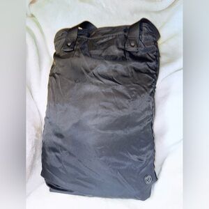 lululemon Bring It On Tote / Yoga bag in Black
